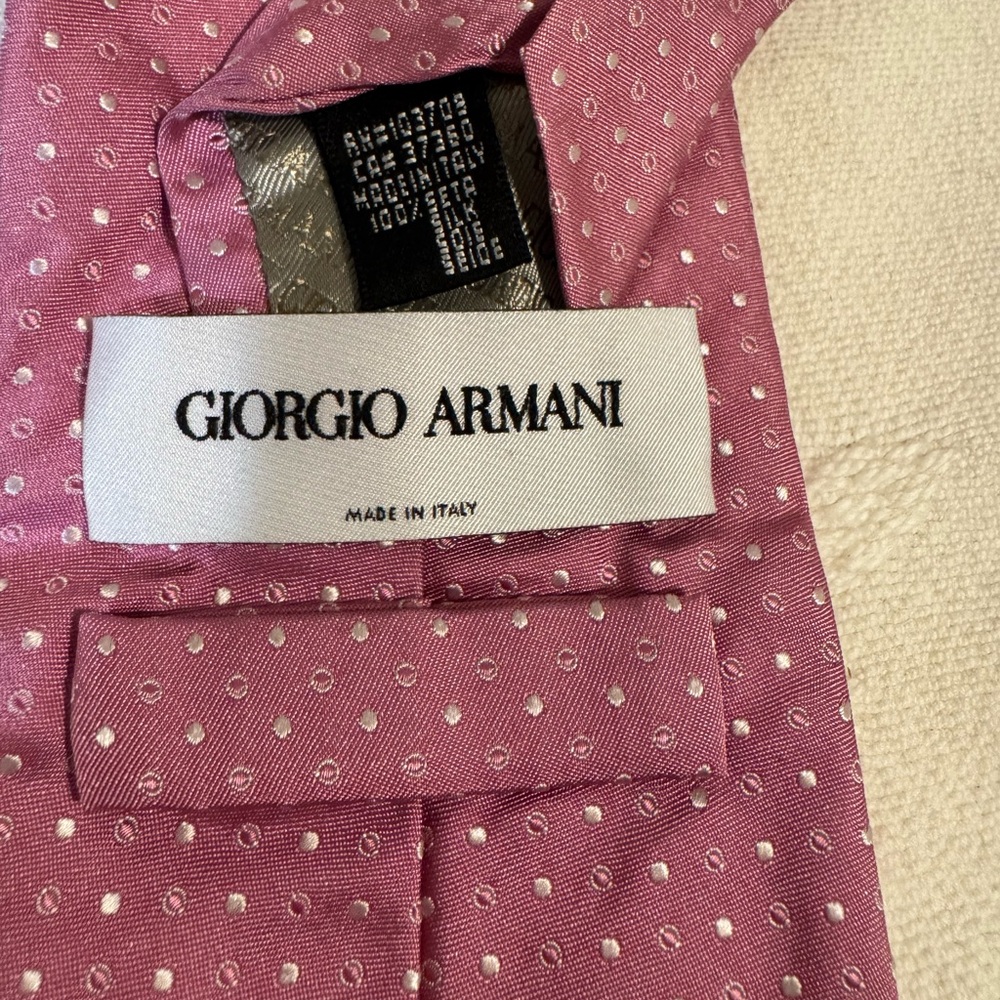 Giorgio Armani Pink Silk Tie with‎ White and Pink Dots Made in Italy